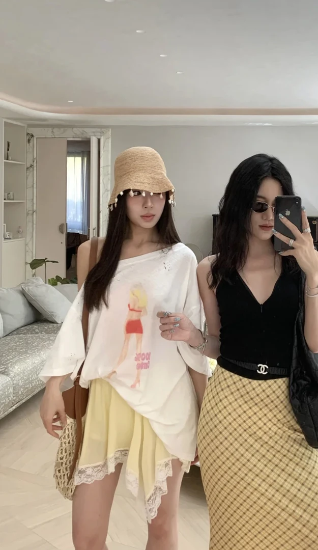 GXW2025SS 美少女印花斜肩重工烫钻T恤