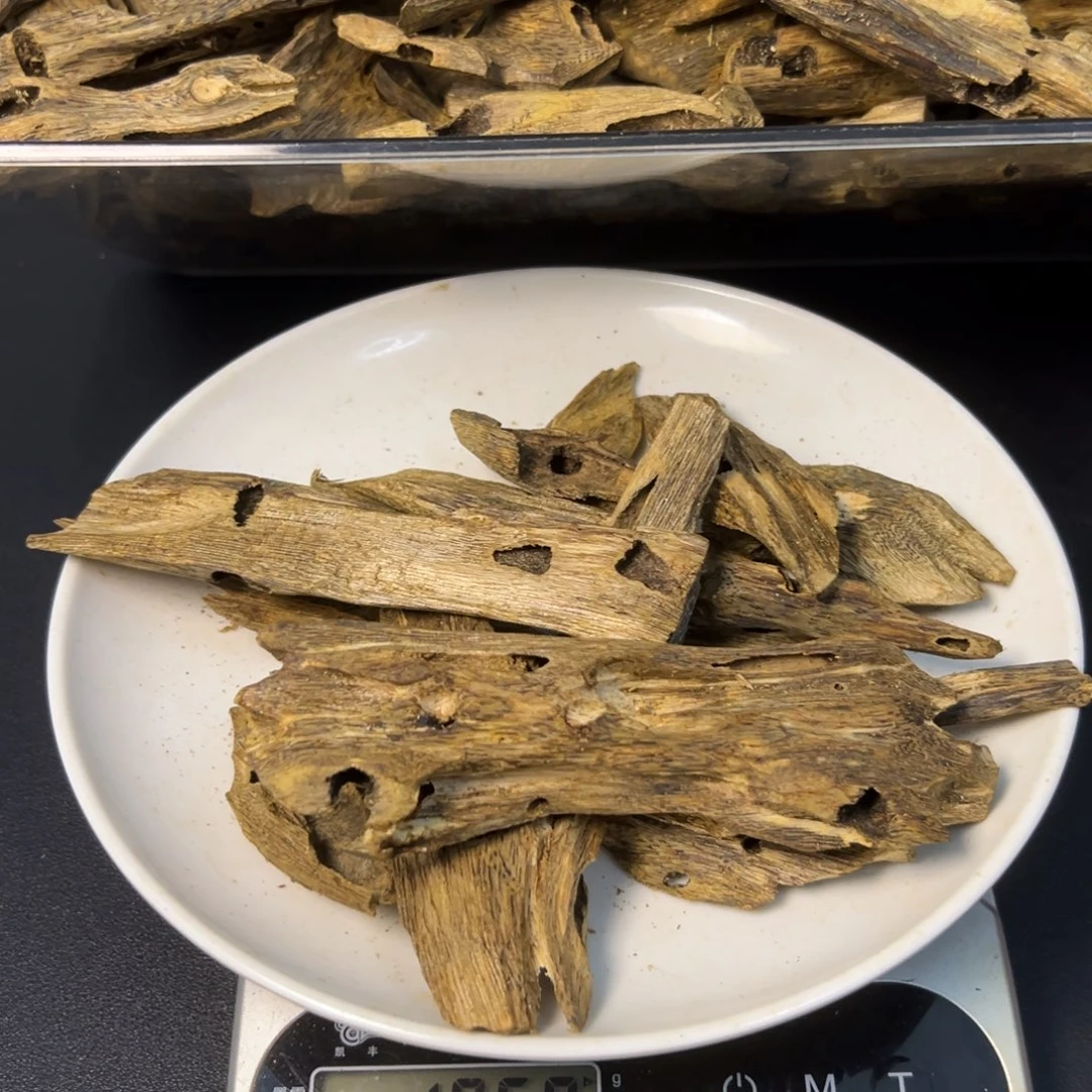 沉香沉香碎屑绿河虫眼