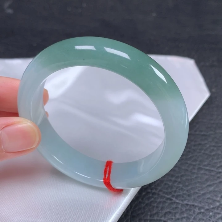 翡翠未镶嵌手镯