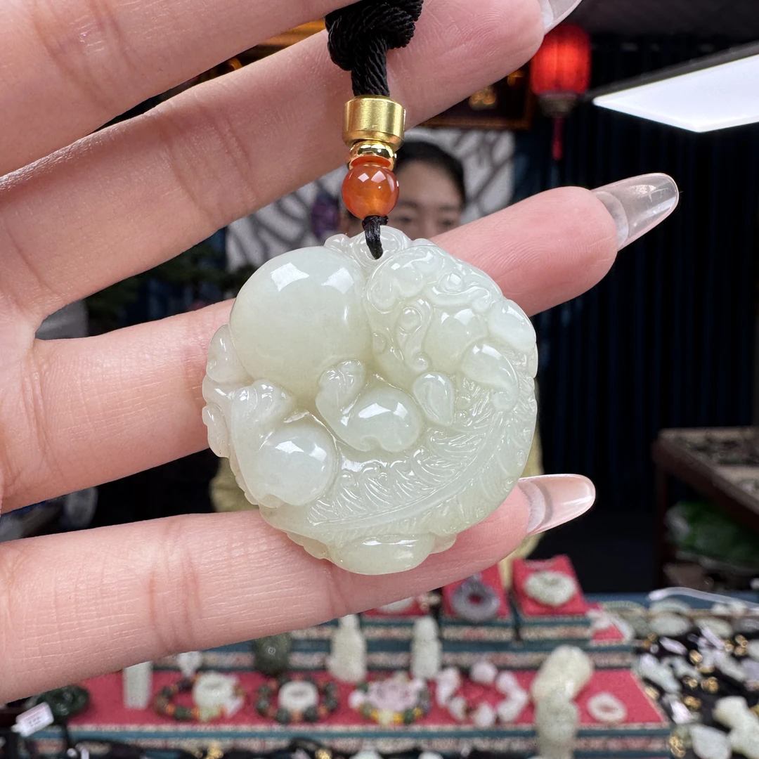 和田玉挂件貔貅抱球有求必应达成所愿毛衣链男女款（35mm）