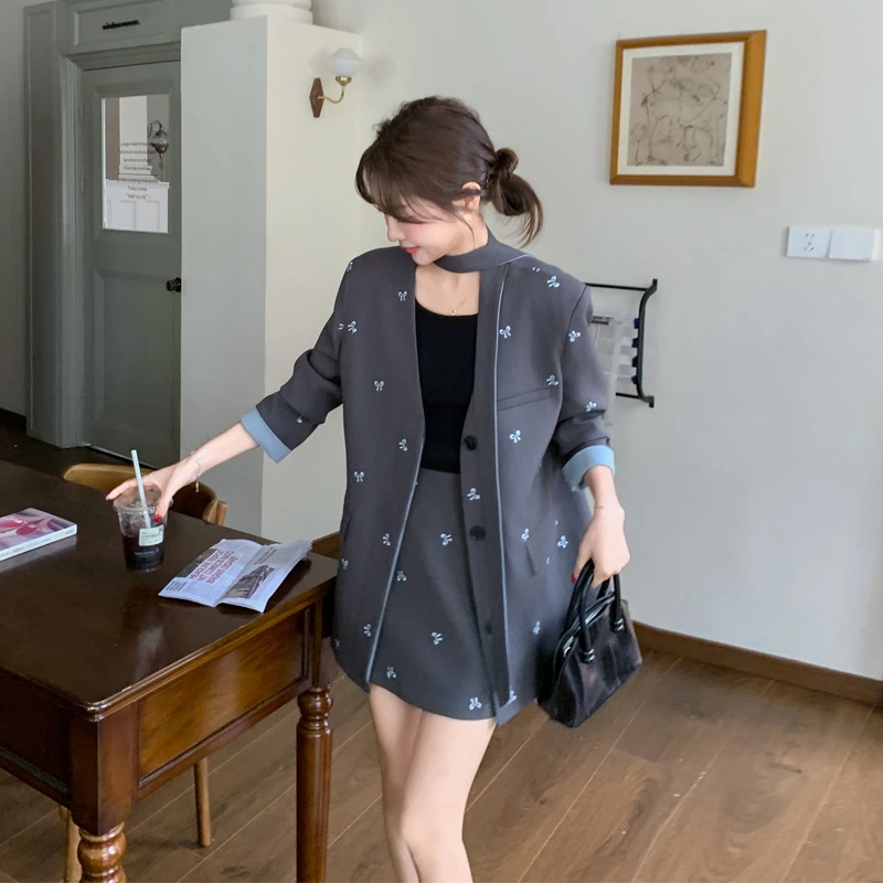 轻奢韩系松弛感刺绣西装短裤2025秋季新款小众气质显瘦极简风套装