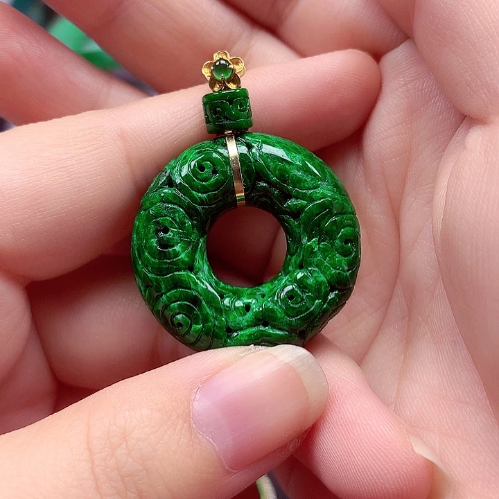 翡翠18K金镶嵌颈饰翡翠
