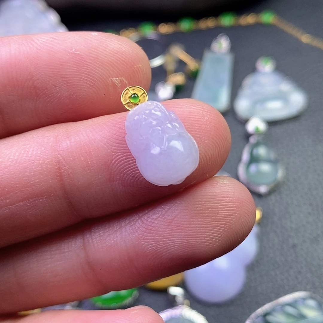 颈饰18K金镶嵌翡翠