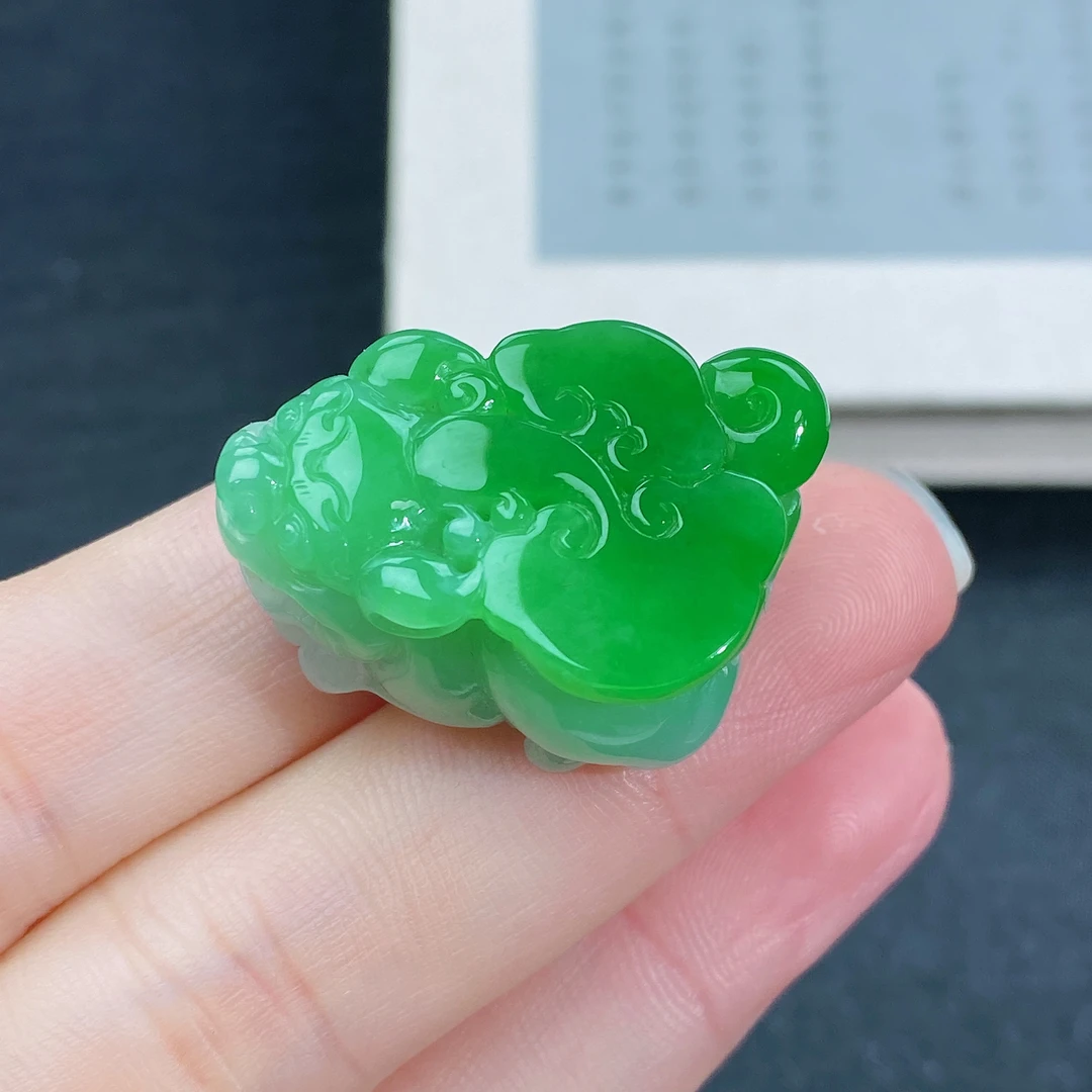 缅甸天然A货翡翠冰润辣绿阳路色口含珠如意貔貅吊坠