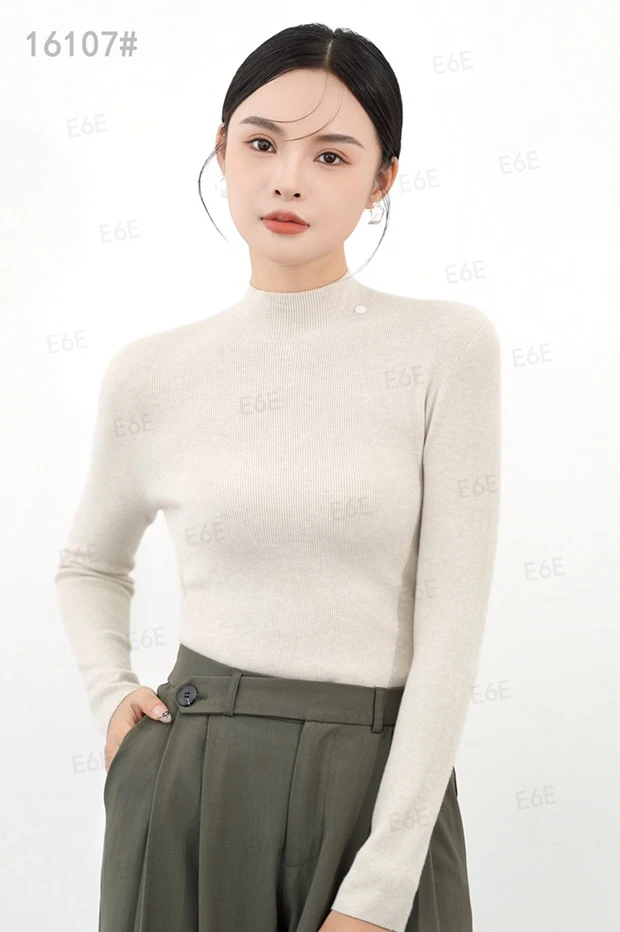 【慧慧精选】冬季新品～百搭神器 半高领亲肤柔软无缝一体打底衫