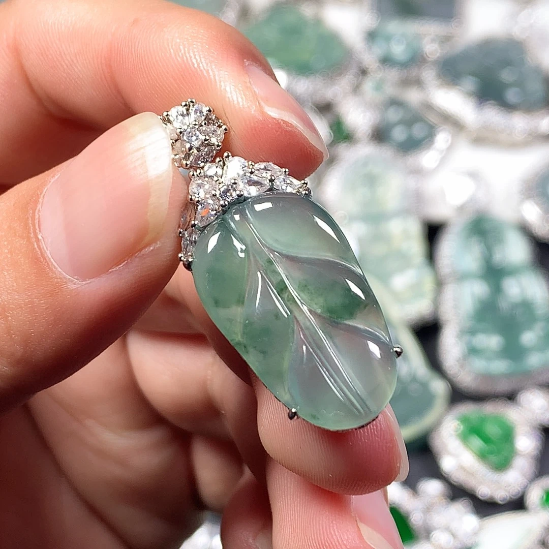 翡翠未镶嵌颈饰叶子