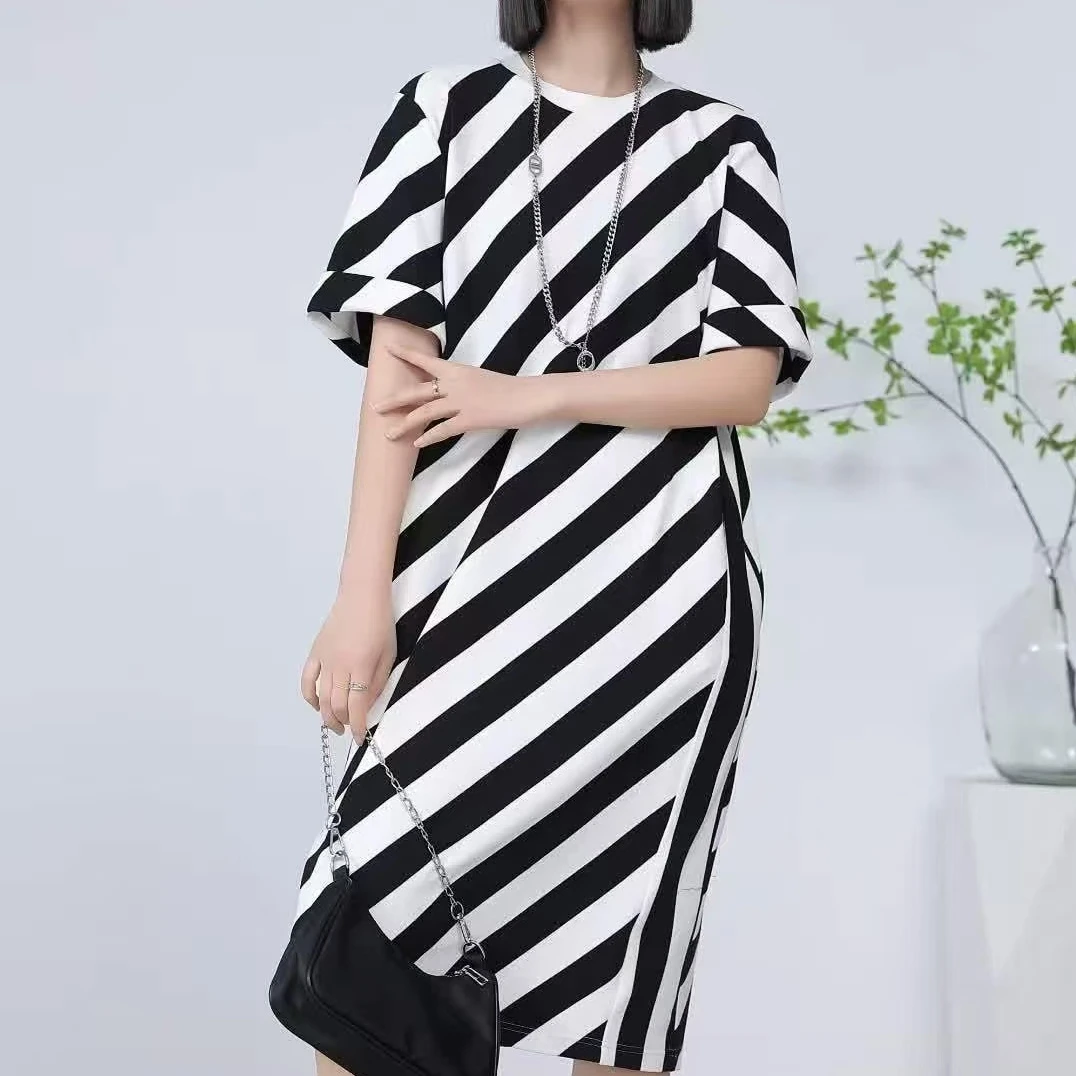 新款设计师款黑白条纹撞色宽松显瘦连衣裙