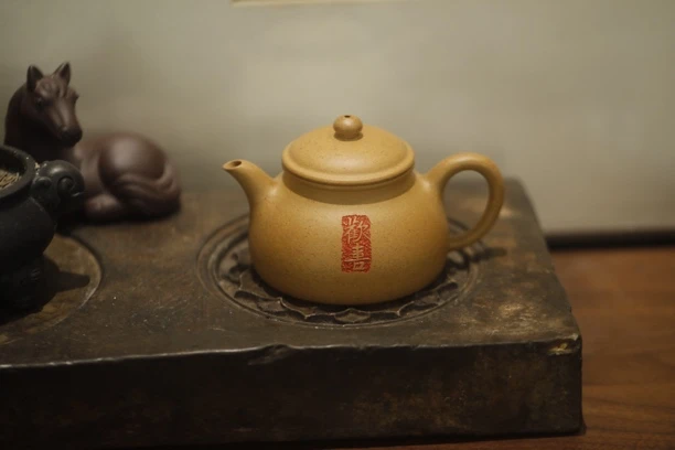 紫砂小阿姨手工作品：怀隐壶 段泥 传统圆壶 大口壶 200毫升