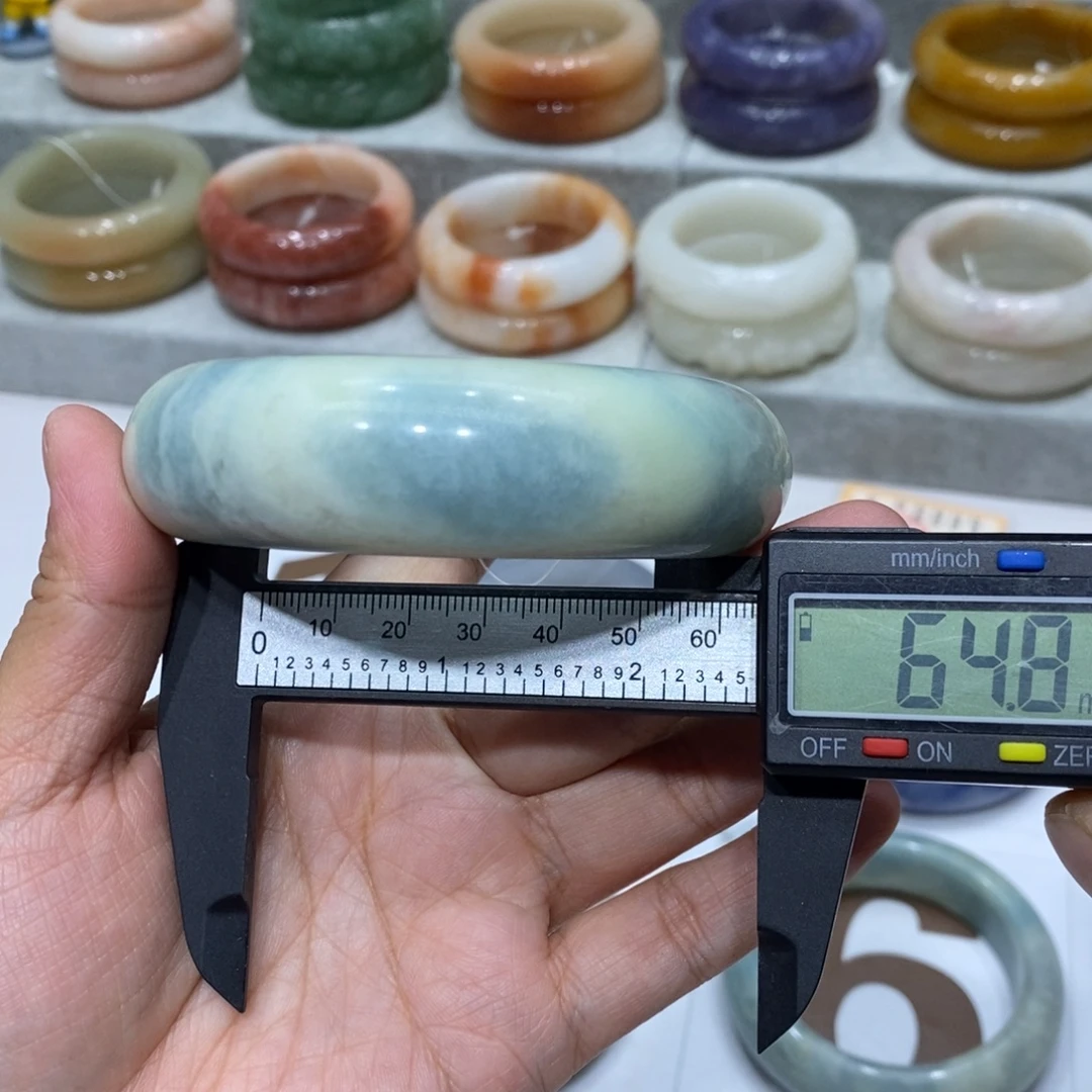 石英岩玉未镶嵌手镯