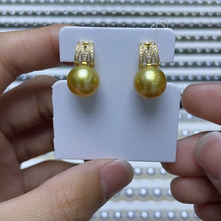18K金镶嵌耳饰海水珍珠