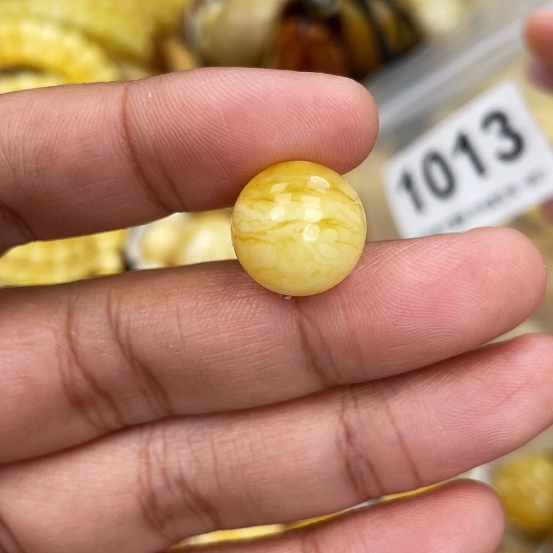 琦***丶蜜蜡未镶嵌珠宝奇石沙眼14.3