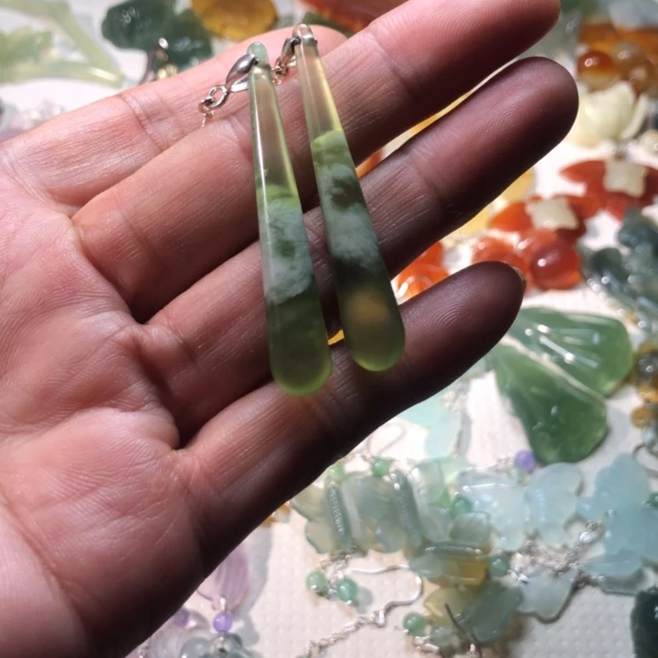 蛇纹石玉未镶嵌耳坠
