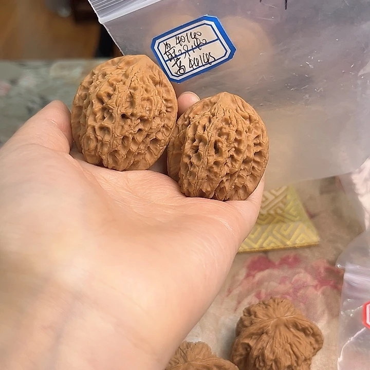 文玩核桃把件龙纹官帽