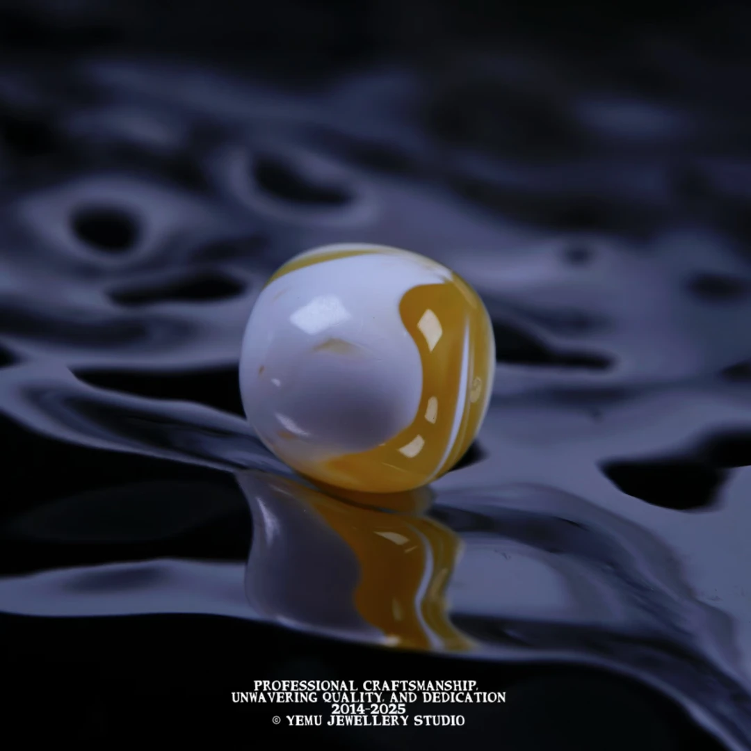 11毫米（11.5mm)漆白溶洞拉丝老型配珠 一物一拍天然俄料琥珀蜜蜡