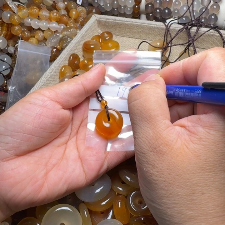 玛瑙/玉髓颈饰未镶嵌梅*198