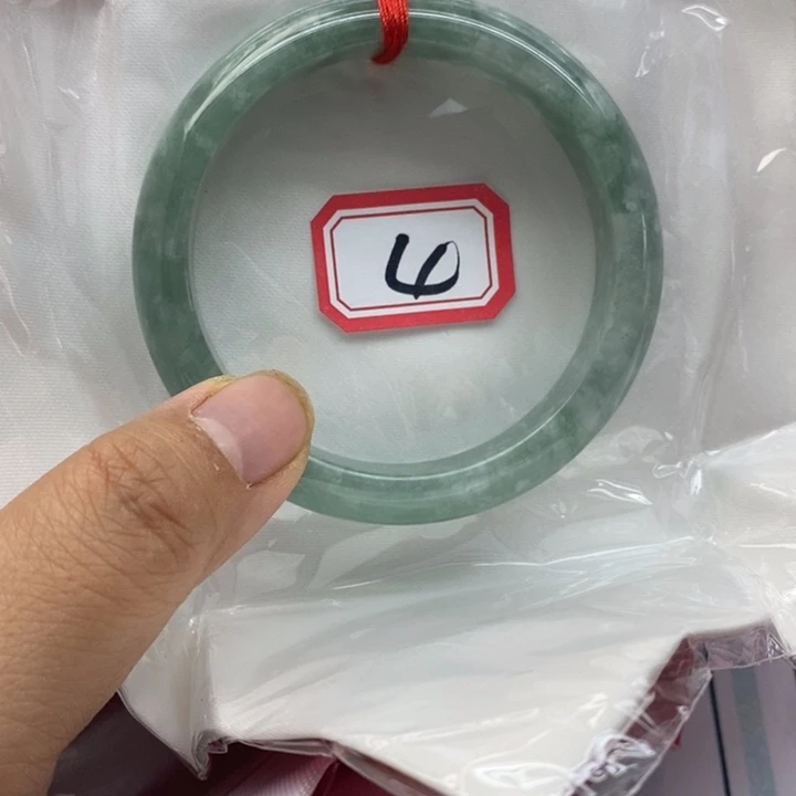 w***w翡翠手镯未镶嵌翡翠