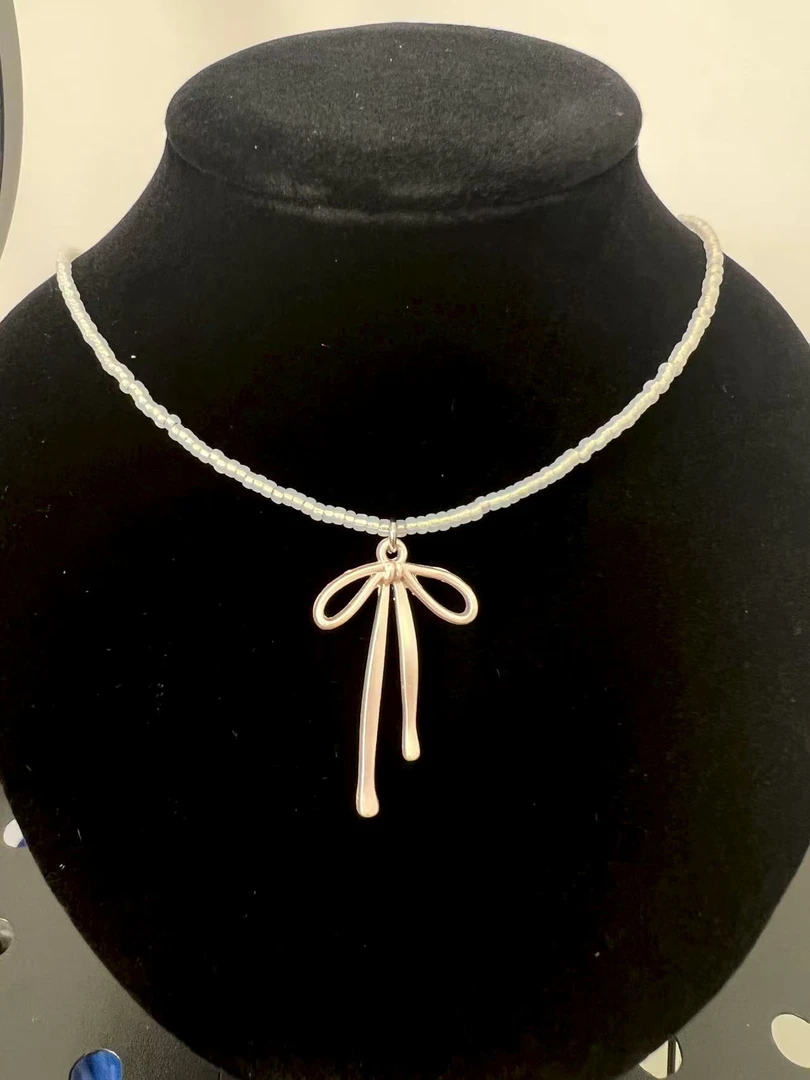 非金属树脂项链 ins风百搭精致蝴蝶结项链珠串银色链子饰品颈链