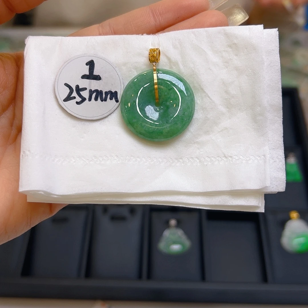 翡翠颈饰18K金镶嵌翡翠