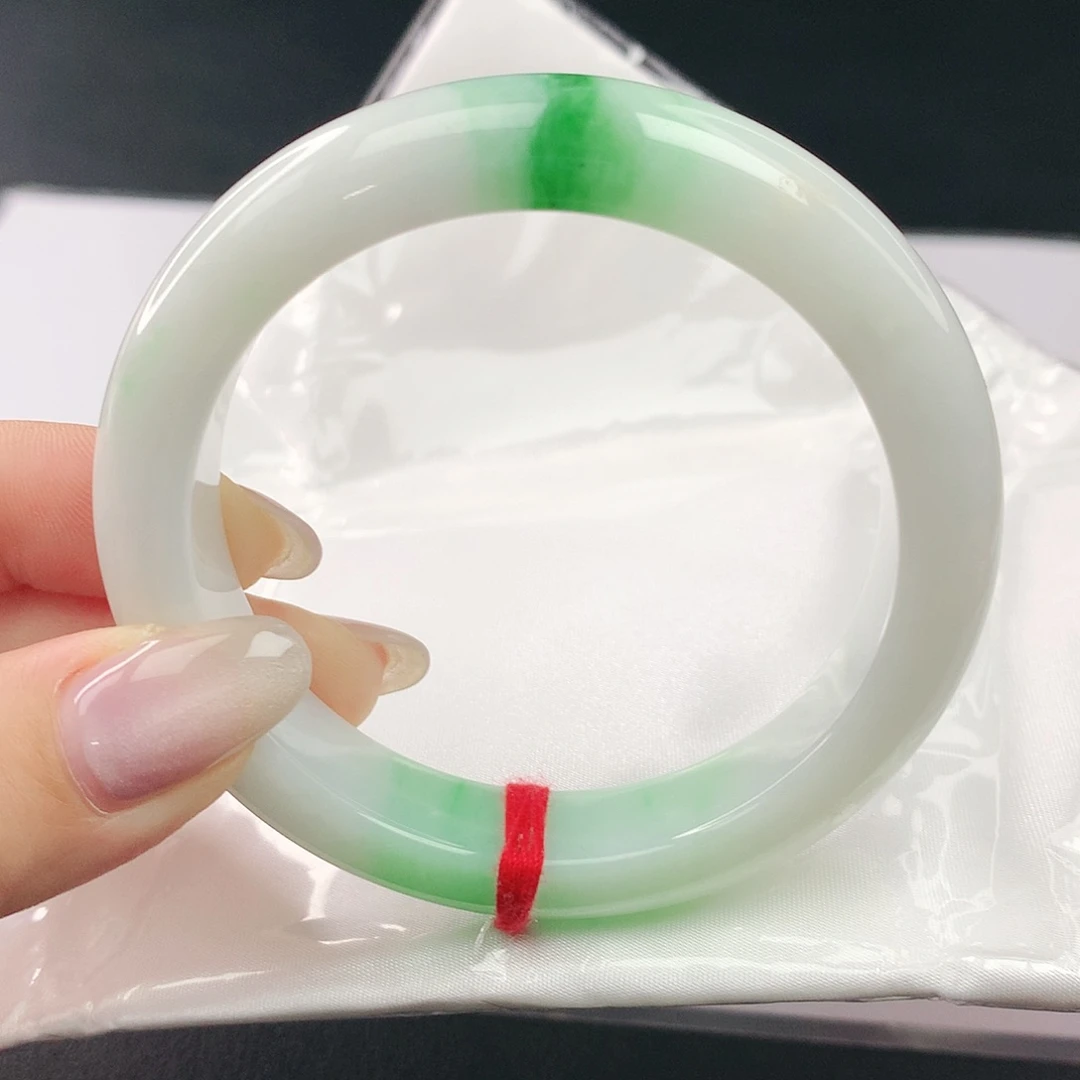 翡翠手镯未镶嵌翡翠135
