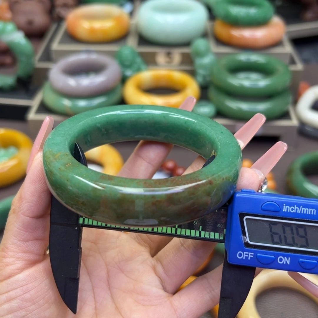 未镶嵌手镯石英岩玉