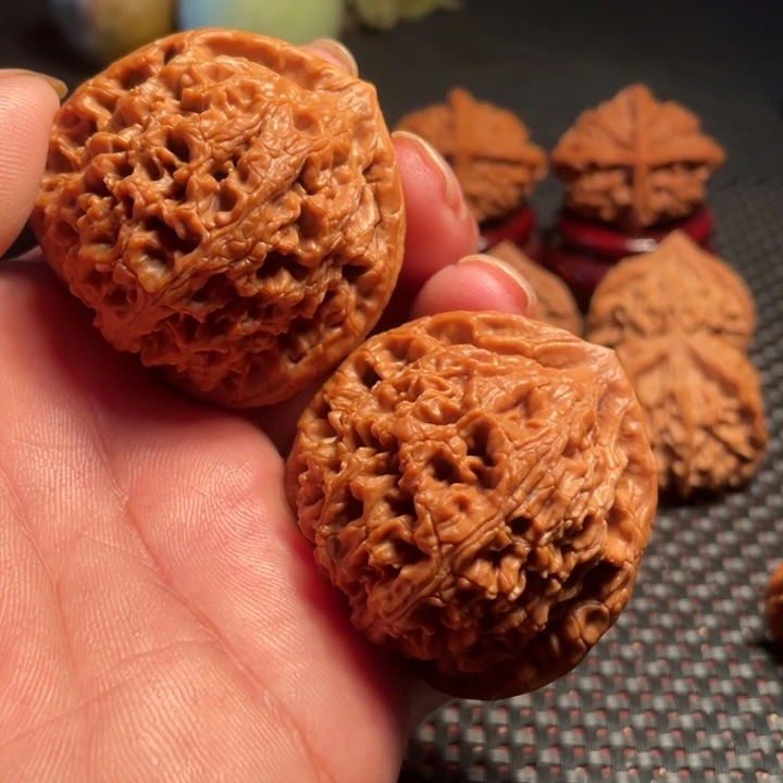 文玩核桃吊坠47水龙纹