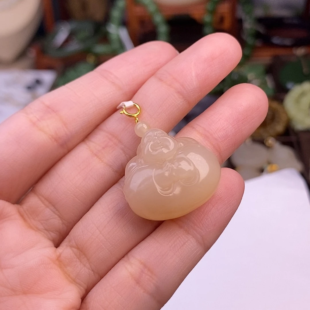 和田玉熟藕粉脂膏级清货价老料18.K金抱抱佛未镶嵌