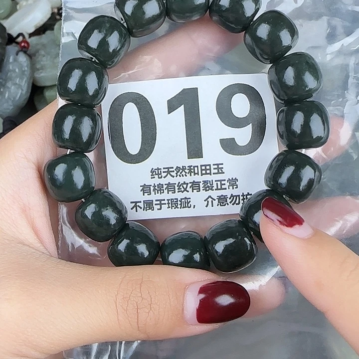華***崽和田玉未镶嵌颈饰