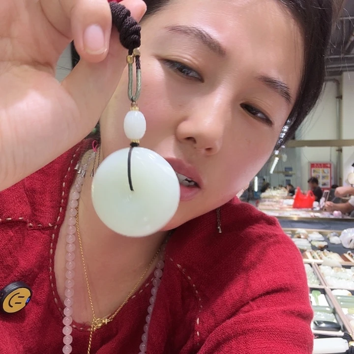 一***间未镶嵌手链和田玉