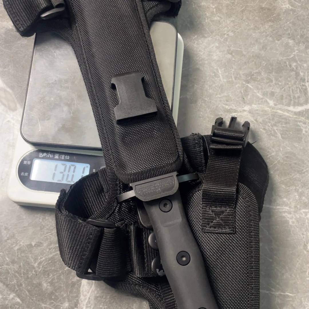 金属黑色雨云极端武力