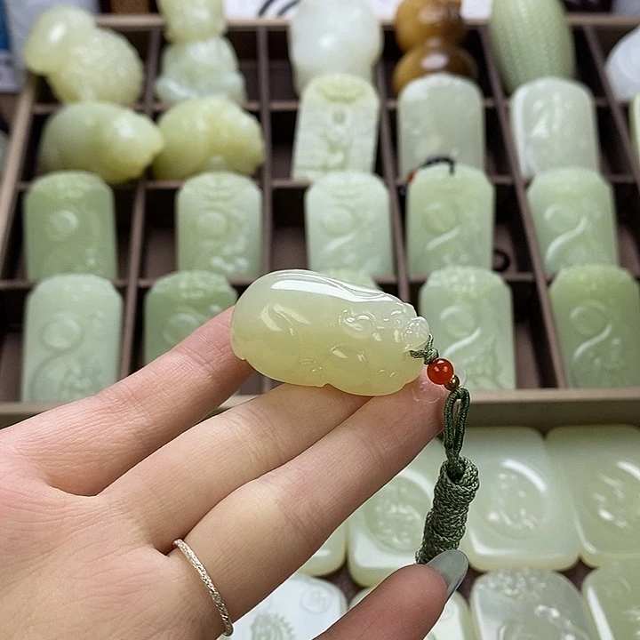 昆仑石貔貅 吊坠