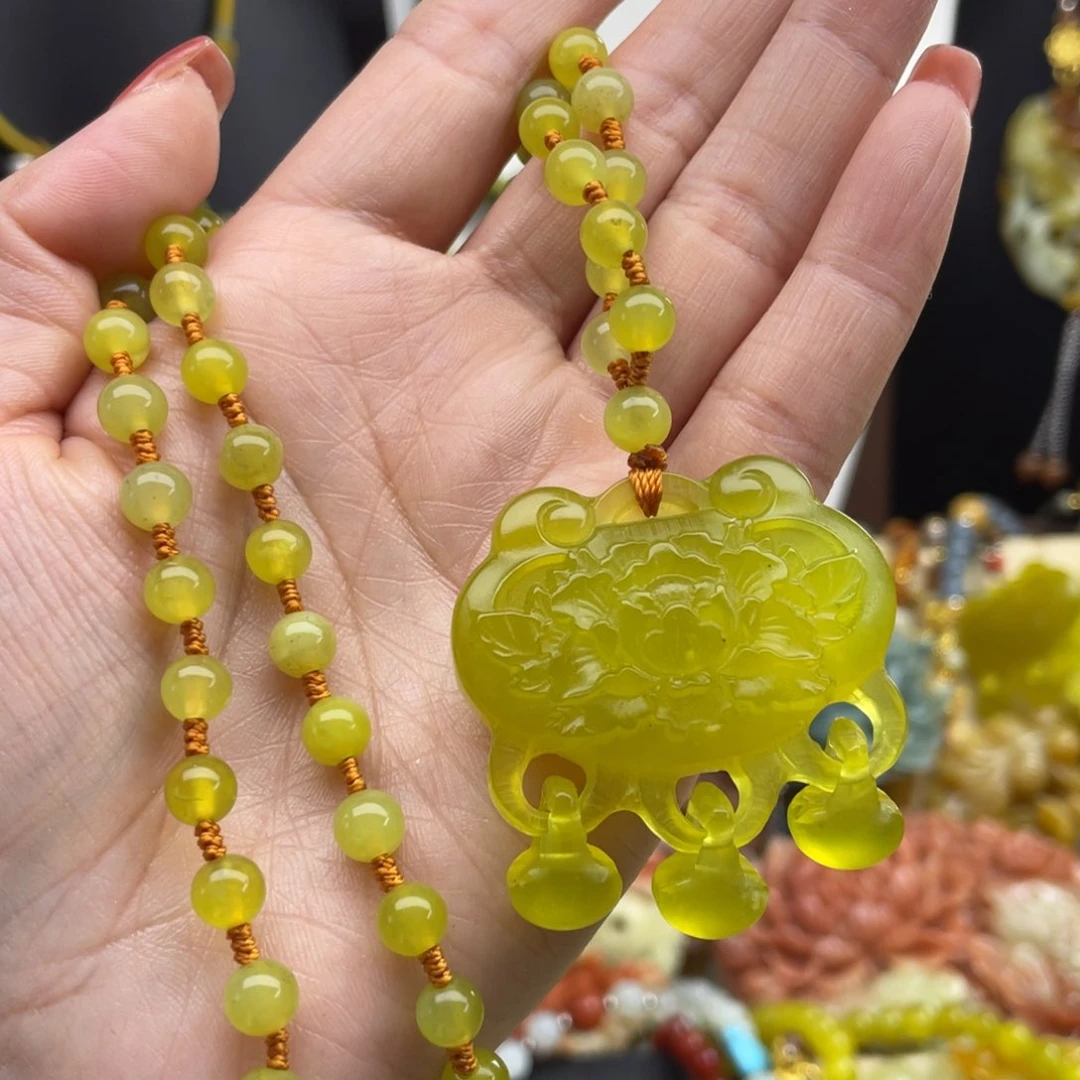 未镶嵌蛇纹石玉颈饰