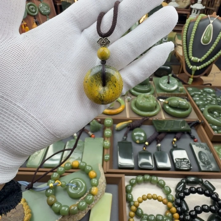 岫岩河磨玉（透闪石质玉）未镶嵌颈饰