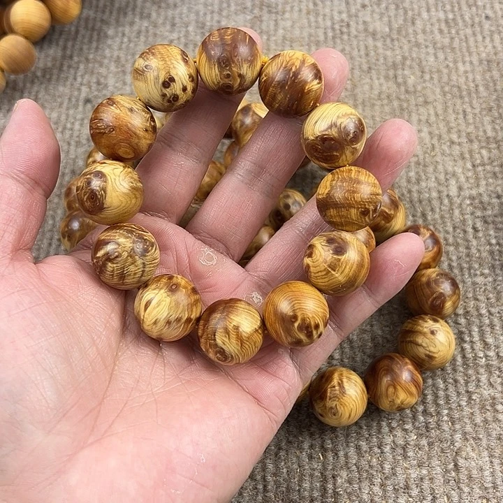 木太行崖柏2.0白缝骨料60克。。。。。