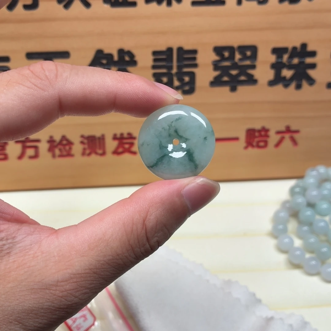 颈饰未镶嵌翡翠平安扣
