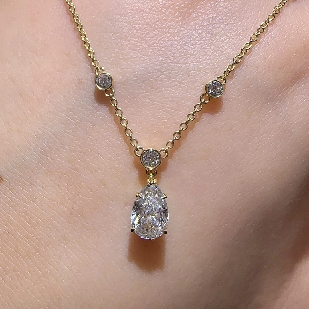 实验室培育钻石18K金镶嵌星光水滴项链1卡