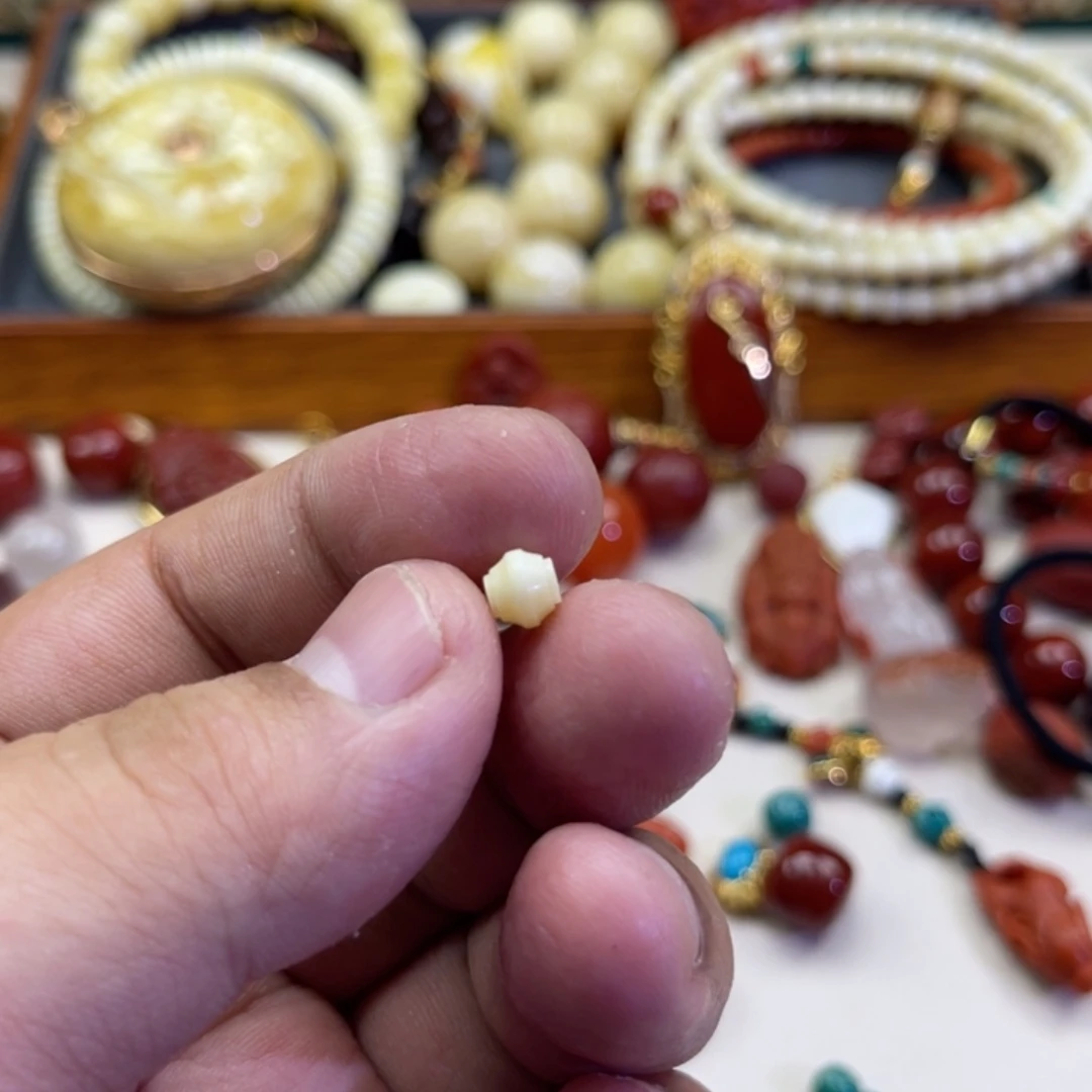 琥珀未镶嵌珠宝奇石24