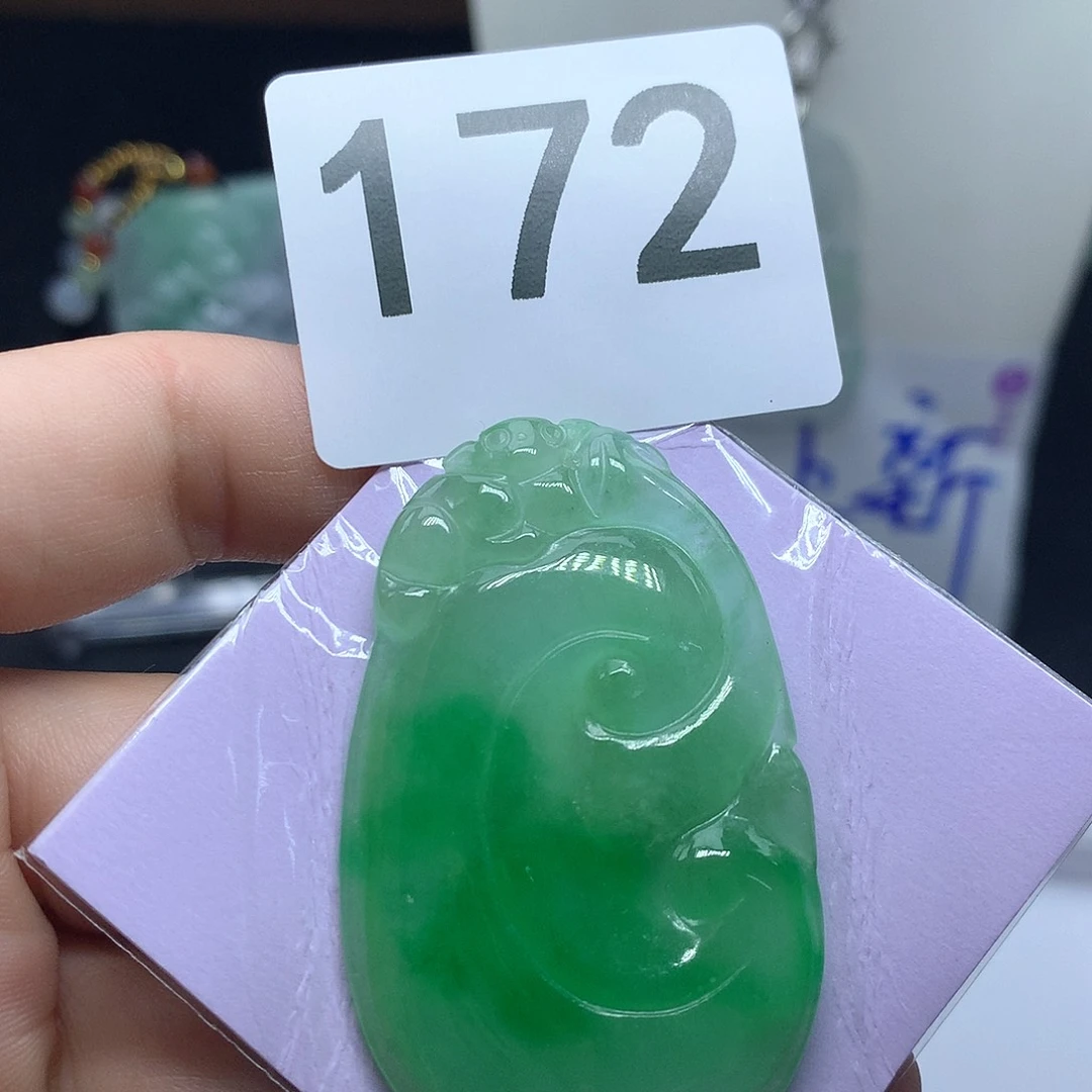 翡翠吊坠(赠链)未镶嵌