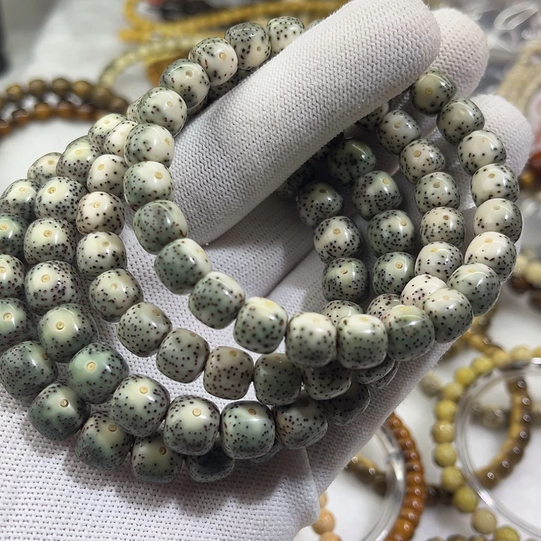 霖***.吊坠星月菩提四条