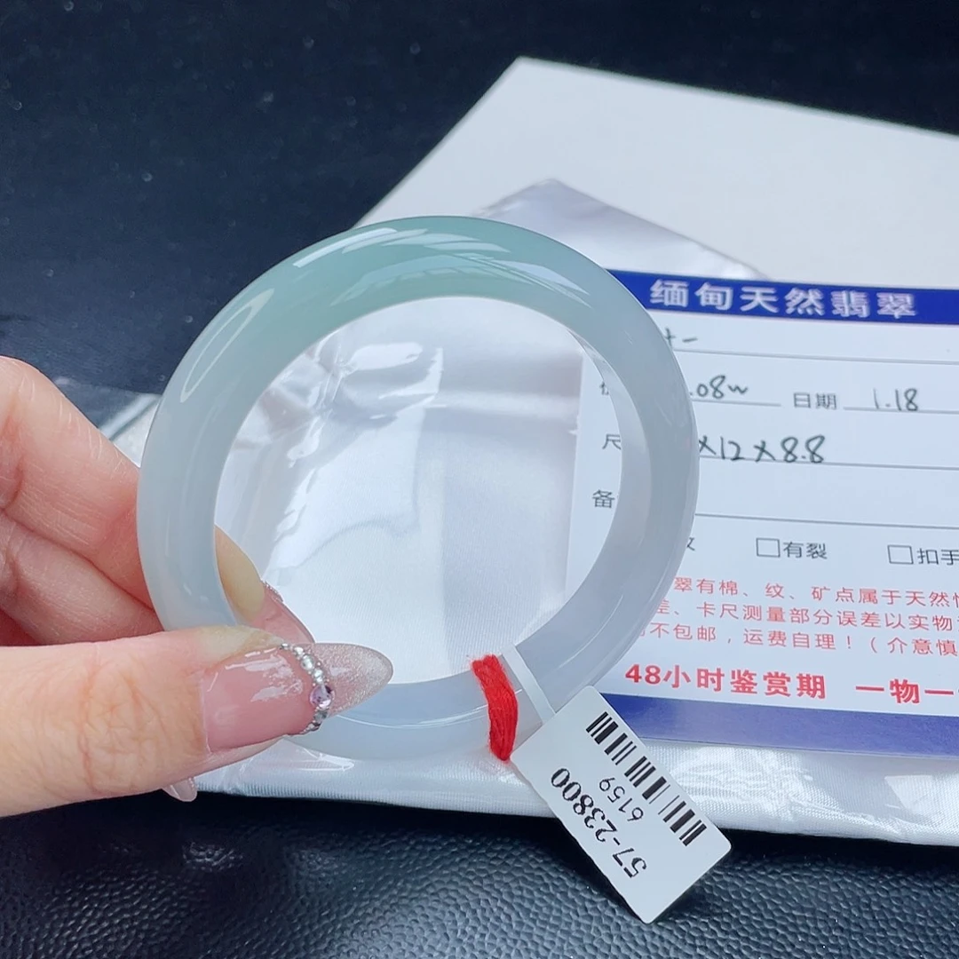 翡翠手镯未镶嵌十*呀翡翠