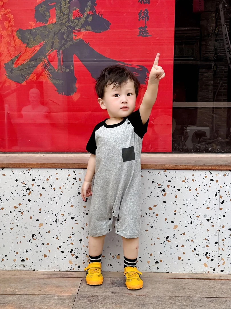 婴幼儿潮流北宝贝bi插肩袖短爬