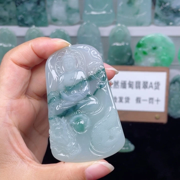 颈饰未镶嵌翡翠大日如来