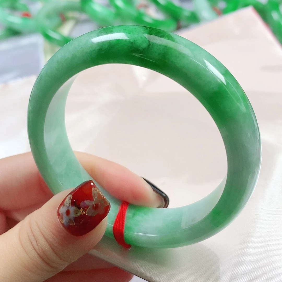 翡翠未镶嵌手镯1965