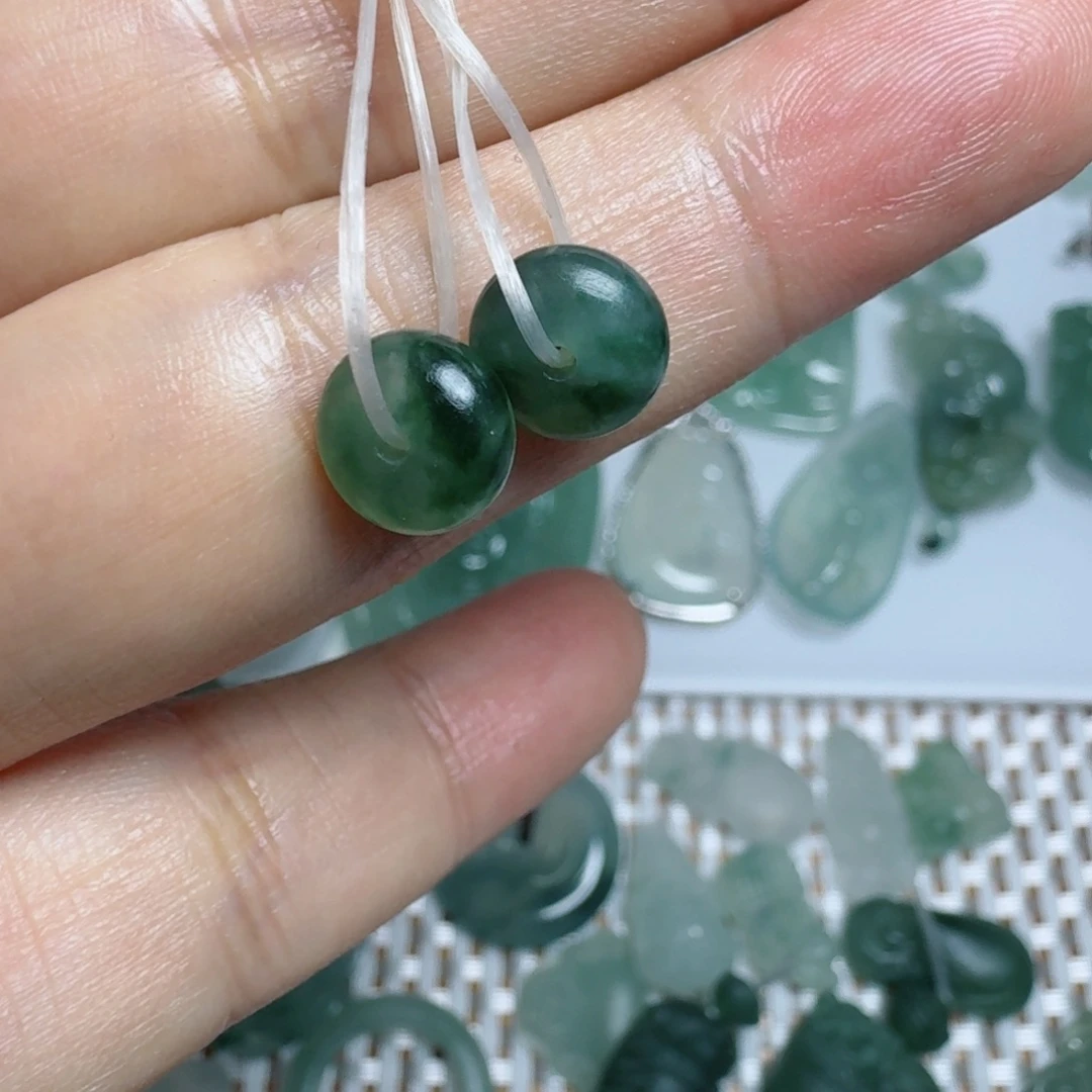 定制翡翠未镶嵌挂件