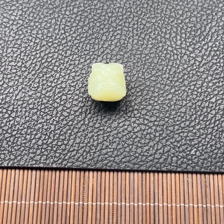 妙***莲岫岩老玉（透闪石质玉）未镶嵌颈饰