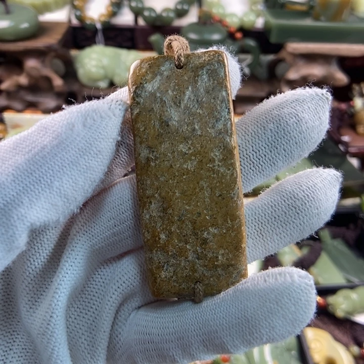 未镶嵌岫岩河磨玉（透闪石质玉）把件夏**雨