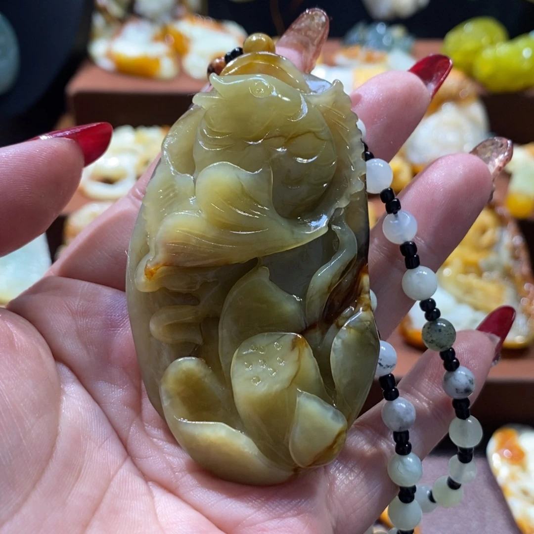 蛇纹石玉颈饰未镶嵌