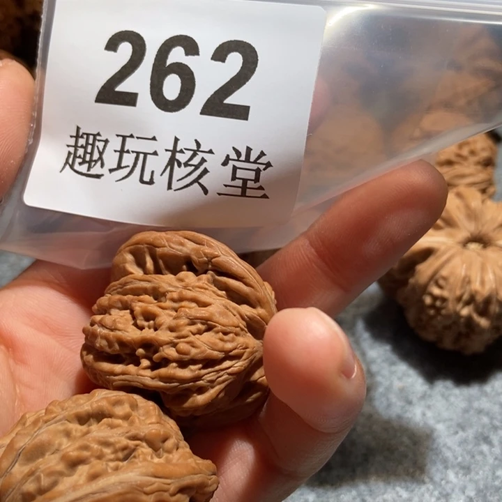 欣***士文玩核桃吊坠36汉高楼262