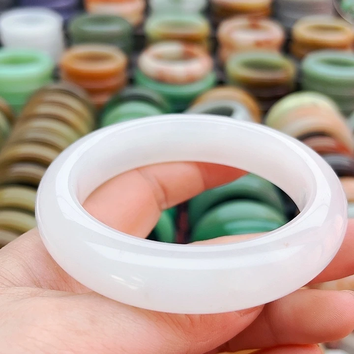 未镶嵌手镯（圆镯）石英质玉