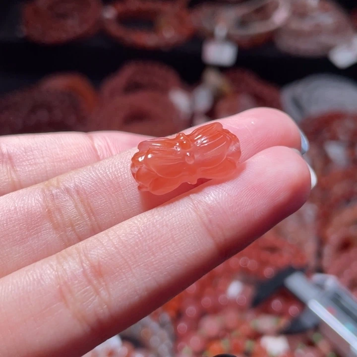 南红玛瑙未镶嵌并蒂莲花1806