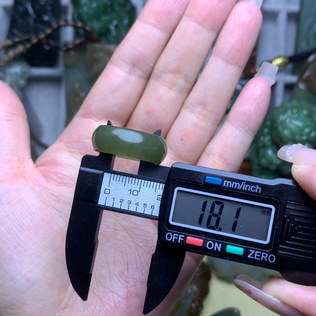 ****和田玉未镶嵌颈饰